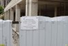 Из-за ведущейся на пляже стройки перекрыт проход вдоль берега Черного моря