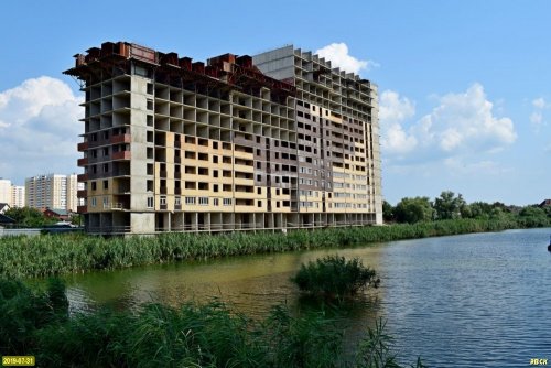 ЖК "Курортный берег" похож на корабль, дрейфующий в водах Карасуна