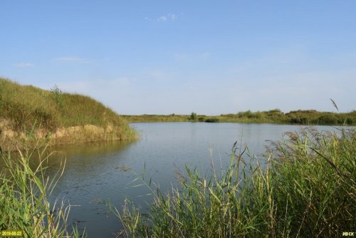 Старая площадь карьера, разрабатываемого ООО "Агробизнес", залита водой, чтобы уйти от обязательств по его рекультивации