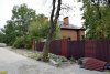 Незаконно построенный в лесном фонде дом Жанны Арефьевой в Джубге скрывается за неказистым забором
