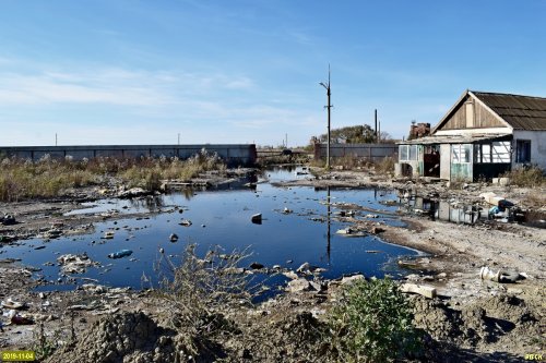 Энем. На территории заброшенной свалки образовались чёрные озера фильтрационных вод