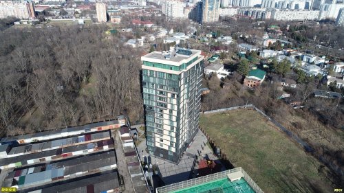 Жилой комплекс "Свет звезд" построен на участке Чистяковской рощи между гаражами и детсадом "Сказка"