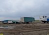 Автостоянка, незаконно организованная на засыпанном отходами русле на северной окраине станицы Пластуновской