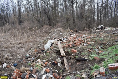 Нелегальная свалка отходов в русле ручья возле станицы Пластуновской
