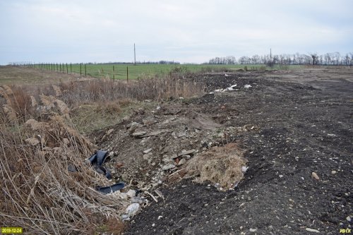 Нелегальная свалка отходов в русле ручья возле станицы Пластуновской