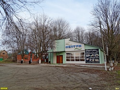 В западной части Павловского леса построены несколько коммерческих объектов