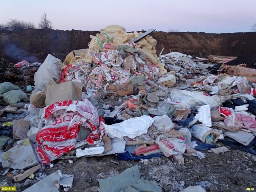 Нелегальная свалка отходов в поселке Индустриальный под Краснодаром