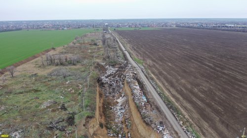 Мусор на Белоглинскую свалку незаконно поступает со всего района