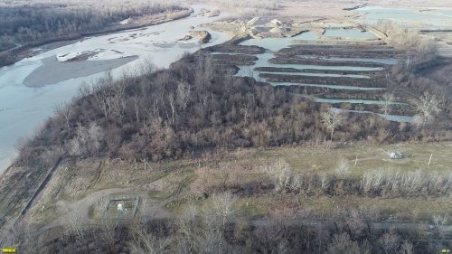 На месте пойменного леса вдоль реки Белой и в самой реке ООО Фирма "Магнолия" организовала карьер