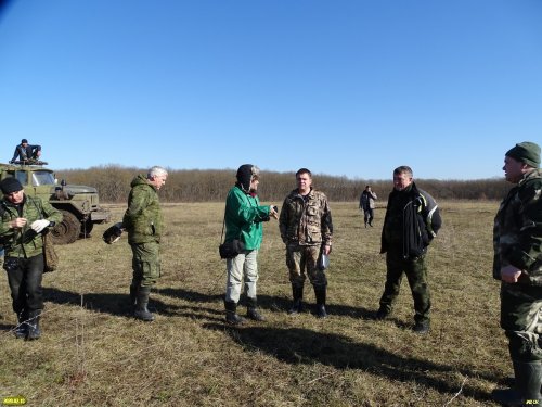 Обсуждение вопросов о выборе безопасного места для размещения полигона ТБО происходит прямо в поле