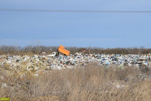 Свалка ТКО возле станицы Северской активно эксплуатируется