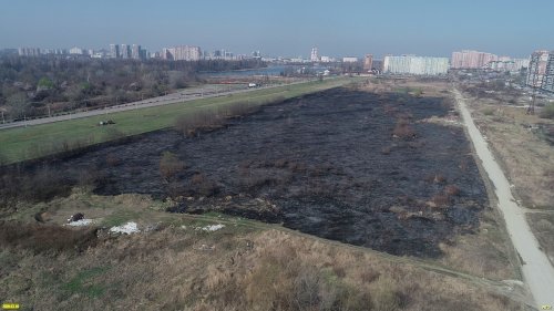 Последствия пожара возле турбодрома "Белая стрела" (Краснодар)