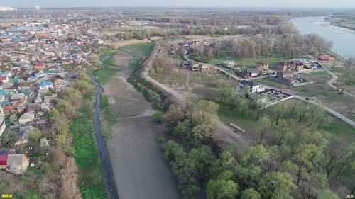 Последний кусочек живой растительности на Зелёном острове (Краснодар)