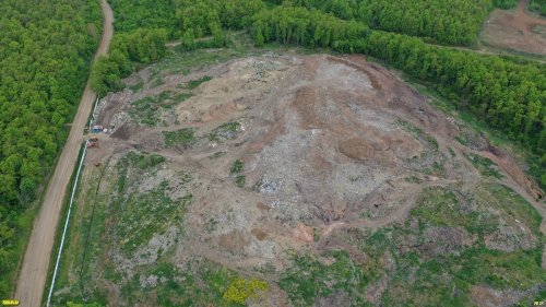 Мусорная язва среди лесного ландшафта под Горячим Ключом
