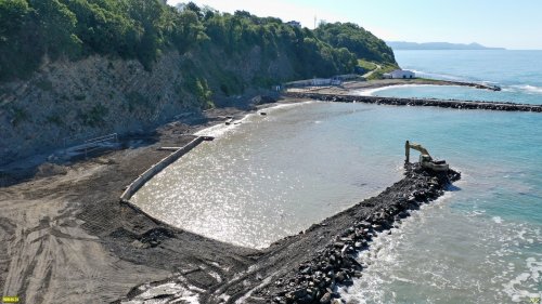 Незаконное строительство бун на берегу Чёрного моря (Джубга, Туапсинский район)