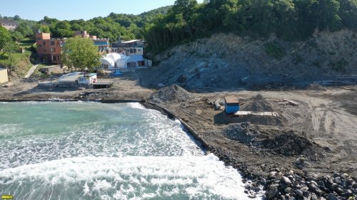 Курорт "A-More" в Джубге решил захватить и засыпать часть Чёрного моря