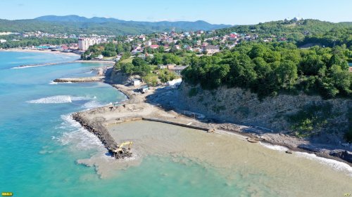 Незаконная стройка на берегу Чёрного моря на территории курорта "A-More" (Джубга)