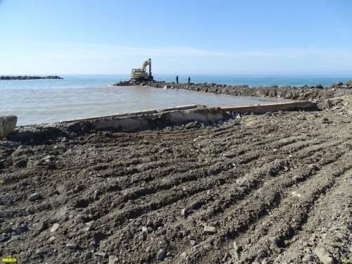 Курорт "A-More" в Джубге решил захватить часть Чёрного моря