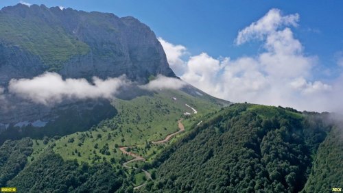 Дорога к спецкурорту Лунная поляна обезобразила склоны горы Фишт