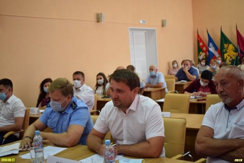 Выступает заместитель руководителя департамента по надзору в строительной сфере Краснодарского края Михаил Кузнецов