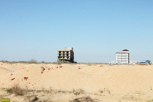Снос незаконной гостиницы на Благовещенской косе (фото от 27 апреля 2020 года)