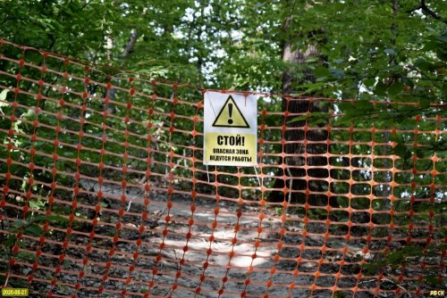 Аншлаг на тропе по пути к площадке строительства канатной дороги на хребте Котх