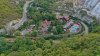 Вид сверху на центральную часть загородного комплекса "Лесная Заимка"