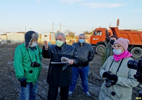 Координатор ЭВСК Андрей Рудомаха дискутирует с зам. гендиректора "Мусороуборочной компании" Виктором Красницким