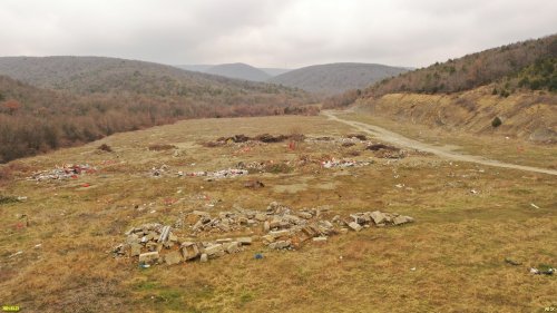 Незаконнная свалка в Сукко занимает большую территорию