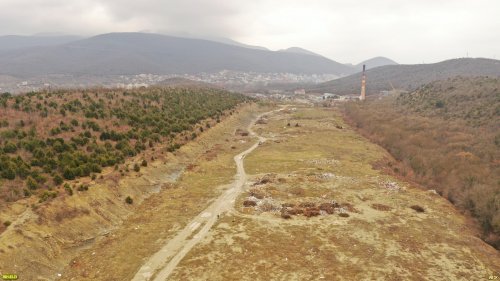 Несанкционированная свалка вдоль дороги на юг от Сукко (Анапа)