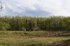 На территории Холмского леса расположено несколько добывающих нефтяных скважин месторождения "Зыбза-Глубокий Яр"