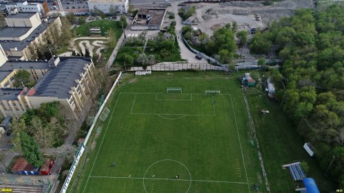 Распродав окружающие Пионерскую рощу участки под строительство, администрация Новороссийска незаконно строит в роще детсад