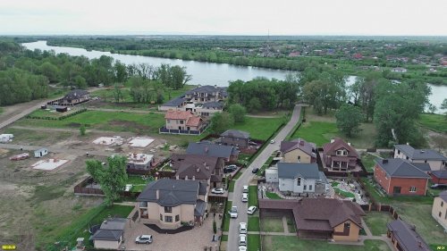 Застройка Зелёного острова напротив центра Краснодара (юридически - аул Козет, Республика Адыгея)