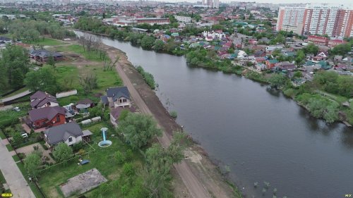 Строительство коттеджного посёлка на Зелёном острове было частично произведено на засыпанной прибрежной части русла реки Кубань