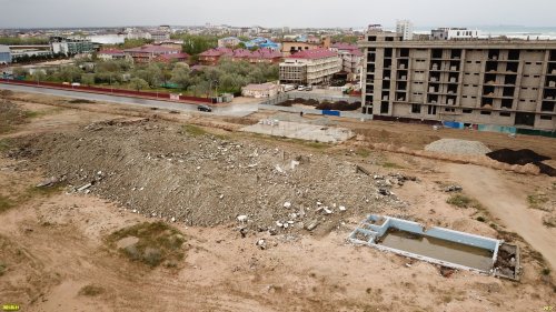 Крошево на месте незаконных построек на Благовещенской косе, оставшееся после их сноса