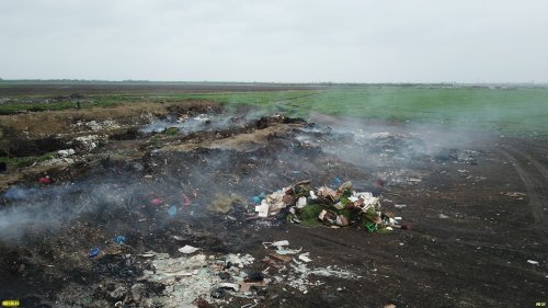 Славянская свалка не только незаконно функционирует, но ещё и горит