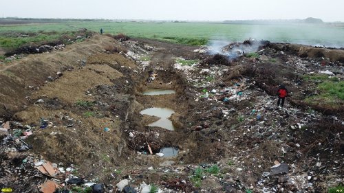 Ядовитые "озёра" на несанкционированной свалке ТКО (Славянск-на-Кубани)
