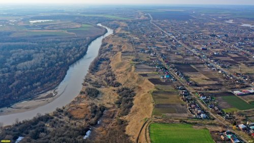3_Высокий берег и пойма Лабы в Новолабинской