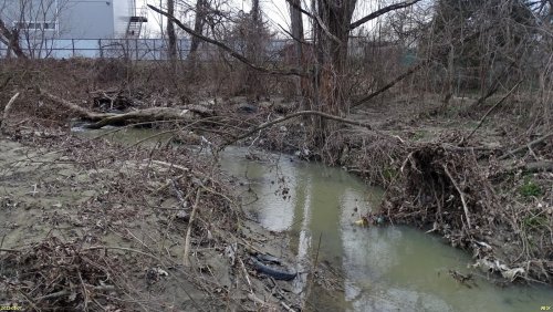 Зелёная зона в м/к Развилка (11) в Горячем Ключе вдоль Кунпанова ручья