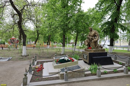 Парк возле ДК - зелёная зона в пос.Верхнебаканский (7)