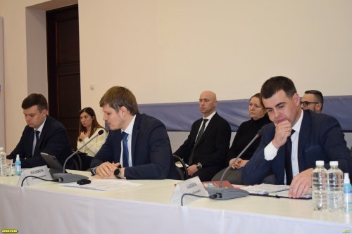 Вице-губернатор Р.Лузинов, руководитель департамента по архитектуре И.Поздняков, глава Темрюкского района Ф.Бабенков