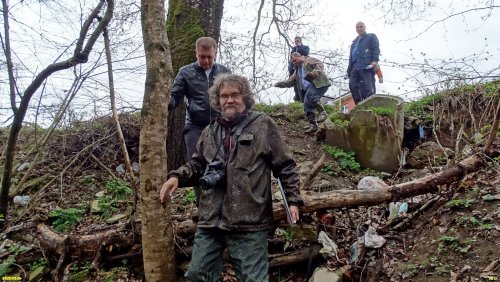 Участники совещания осматривают перспективную ООПТ Припшехский лес