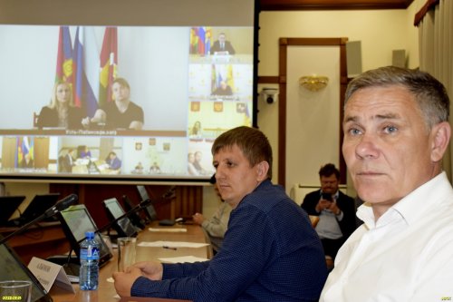 Предстаивтели общественности Е.Витишко, М.Алымов
