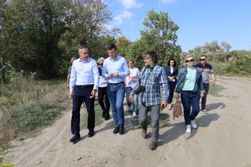 Участники совещания в перспективной зелёной зоне в ст.Брюховецкая (1)