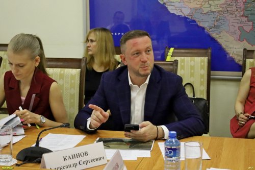 Говорит первый заместитель министра природных ресурсов Краснодарского края Каинов А.С.