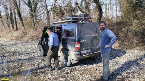Участники выезда на берегу реки Джубга в окрестностях перспективной ООПТ Урочище в устье ручья Шепелёва