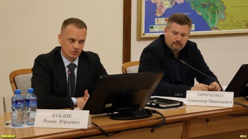 Представители администрации Ейского района: глава МО Бублик Р.Ю., Тириченко  А.Н. 