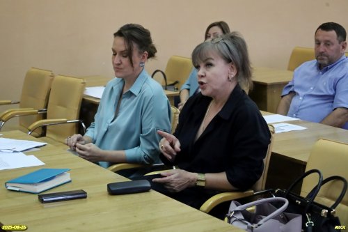 Говорит и.о. главы Черноморского городского поселения Спасская Е.Н.