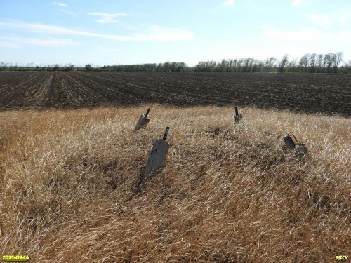 Остатки триангуляционного знака на вершине кургана Аусьпана