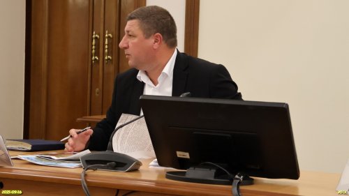 Заместитель главы Белоглинского района по вопросам транспорта, связи, дорог, строительства и ЖКХ Гендин А.В.